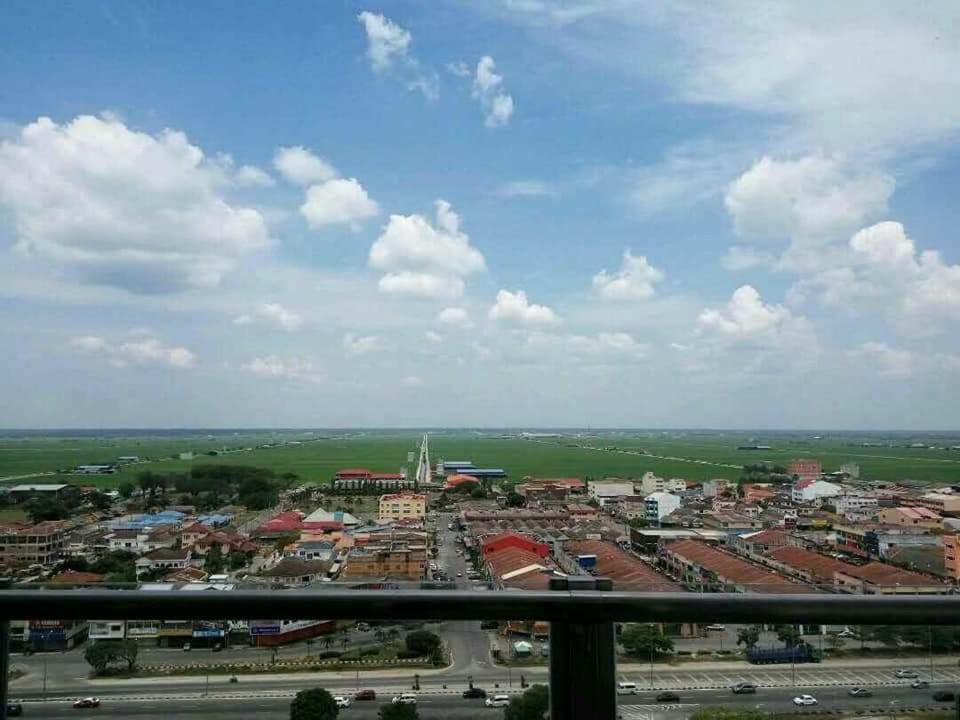 Windmill Sunrise Paddyview Homestay Sekinchan Bagian luar foto